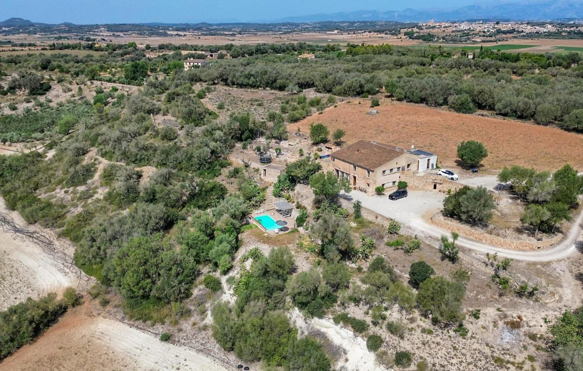 Cozy In With Outdoor Swimming Pool * Ariany