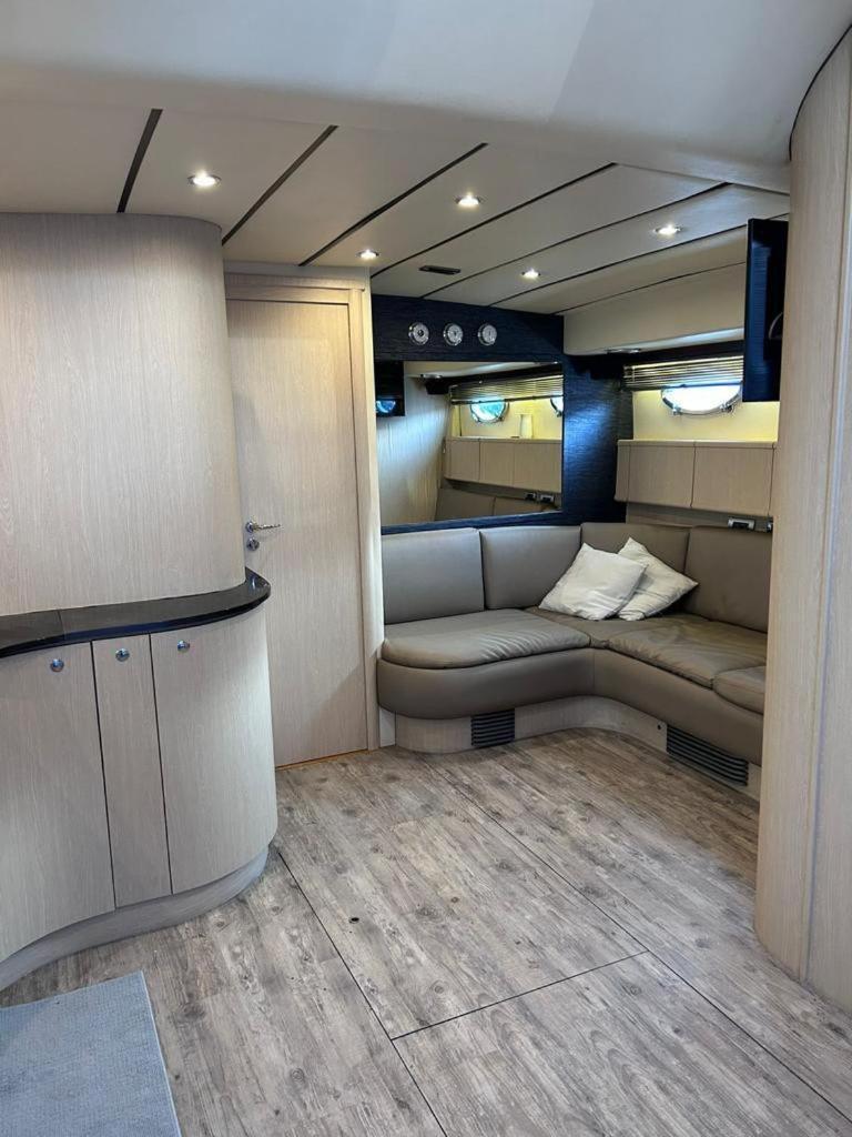 Urus - Live The Experience Hotel en barco