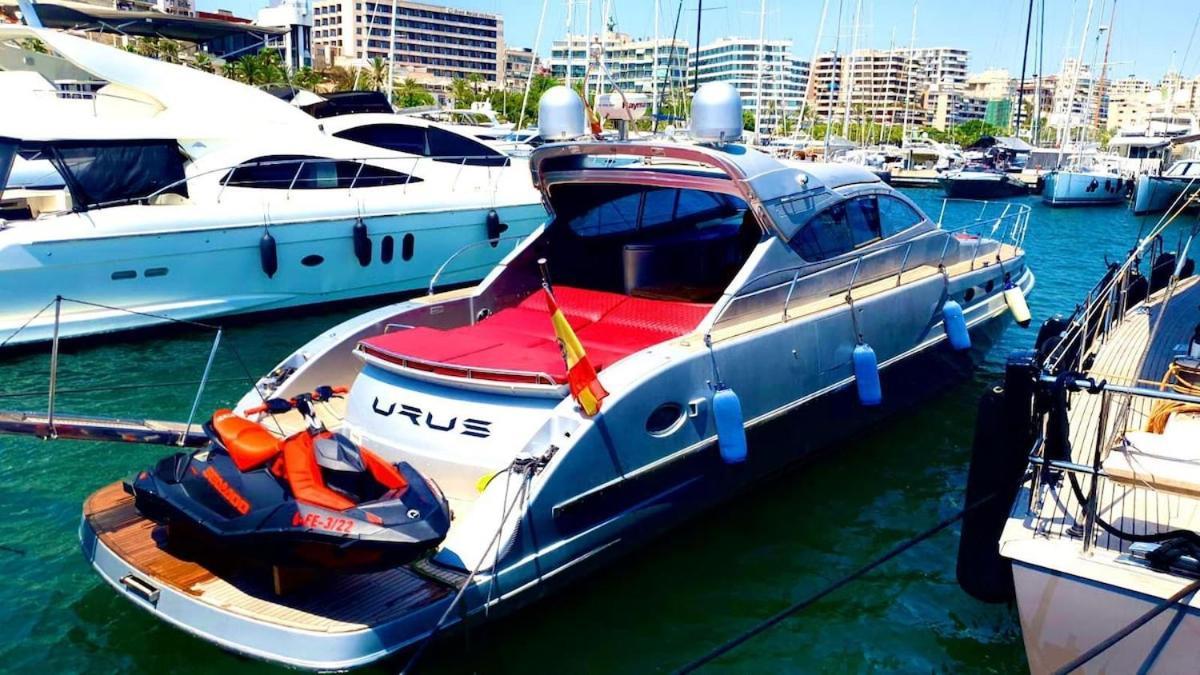 Urus - Live The Experience Hotel en barco