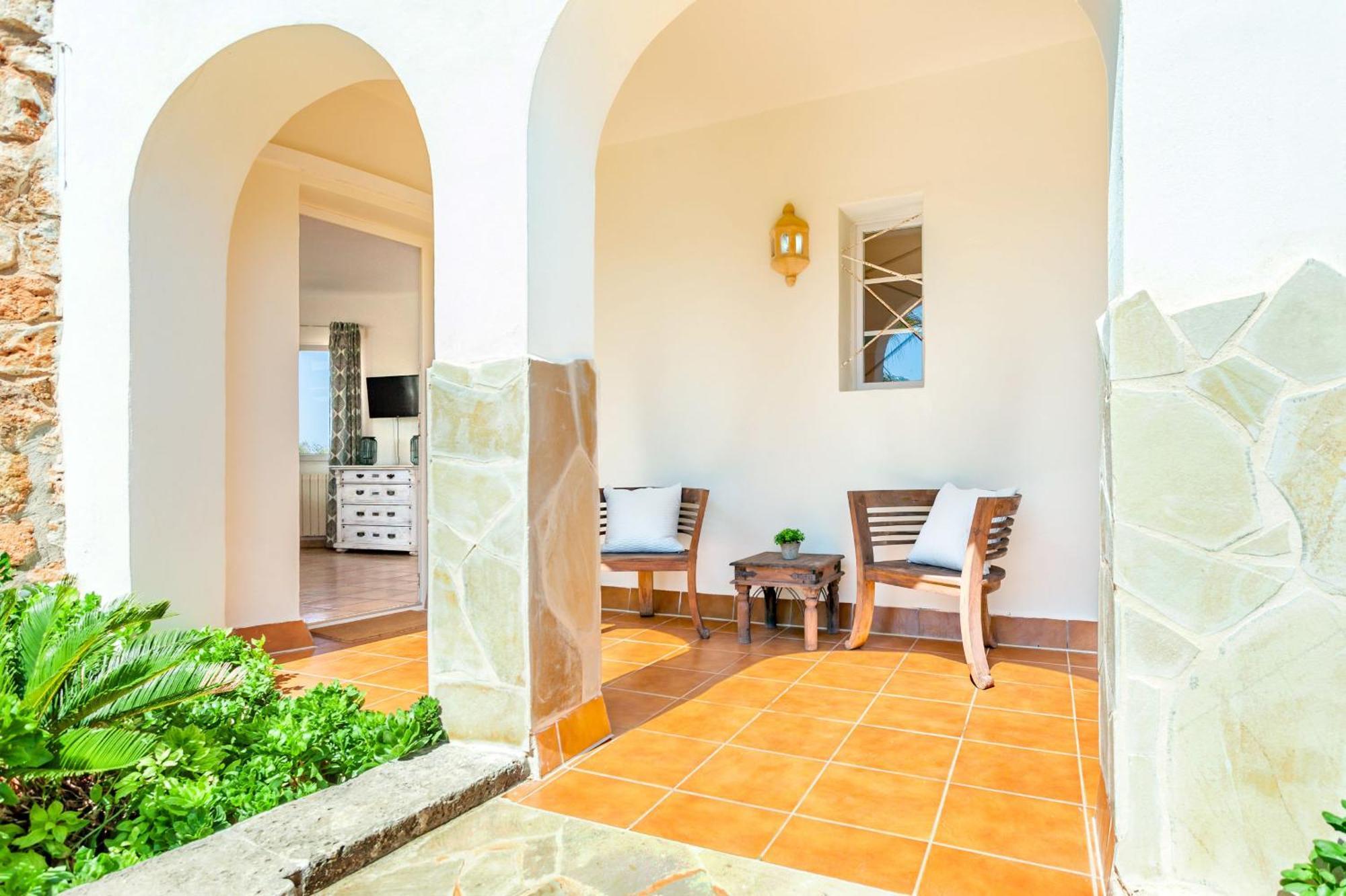 Villa Flores 1 *