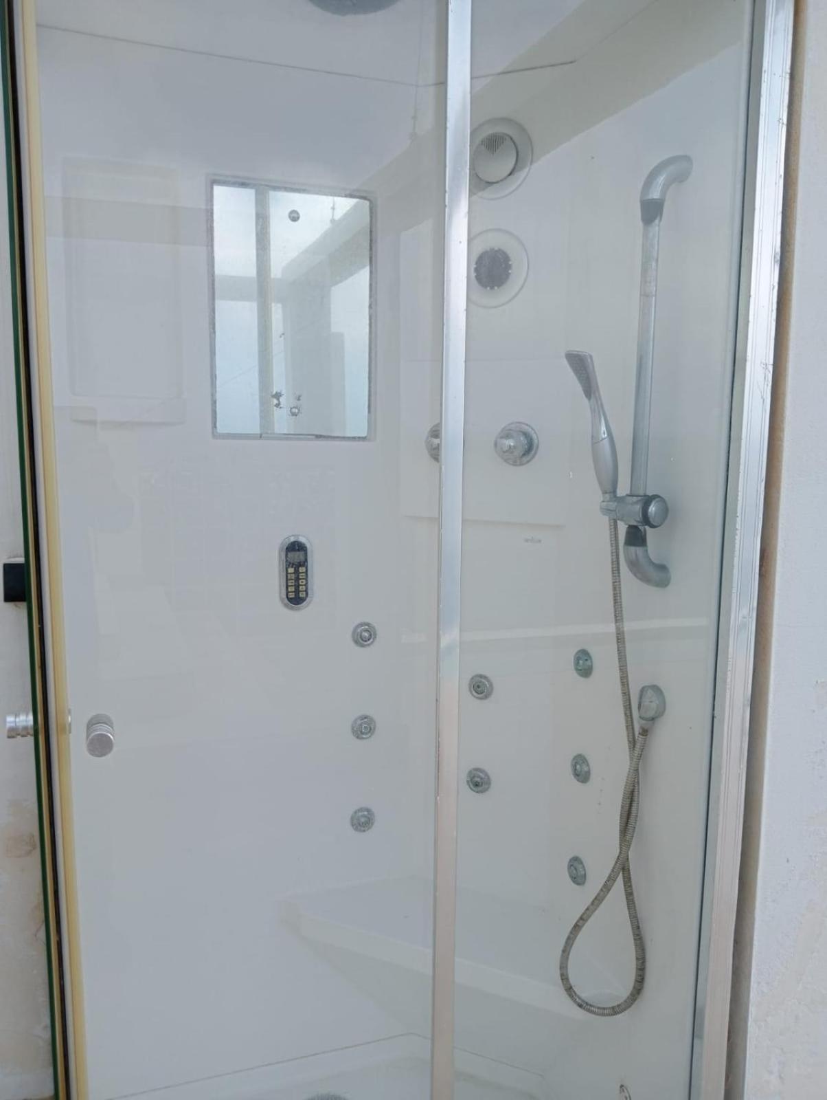 Exclusive Seafront Villa,Private Pool,Gym,Bbq *