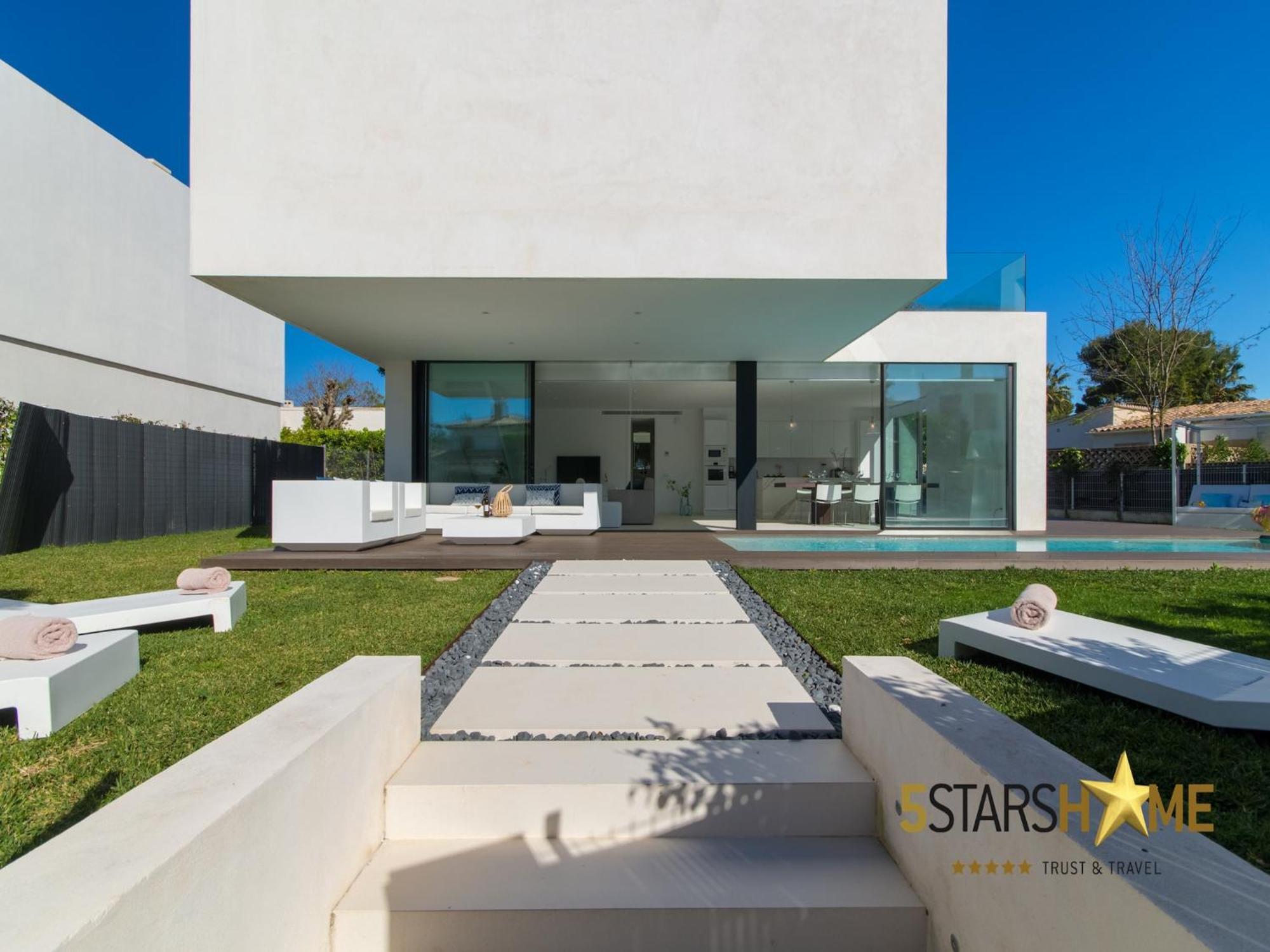 Villa, 180m To Sandy Villa