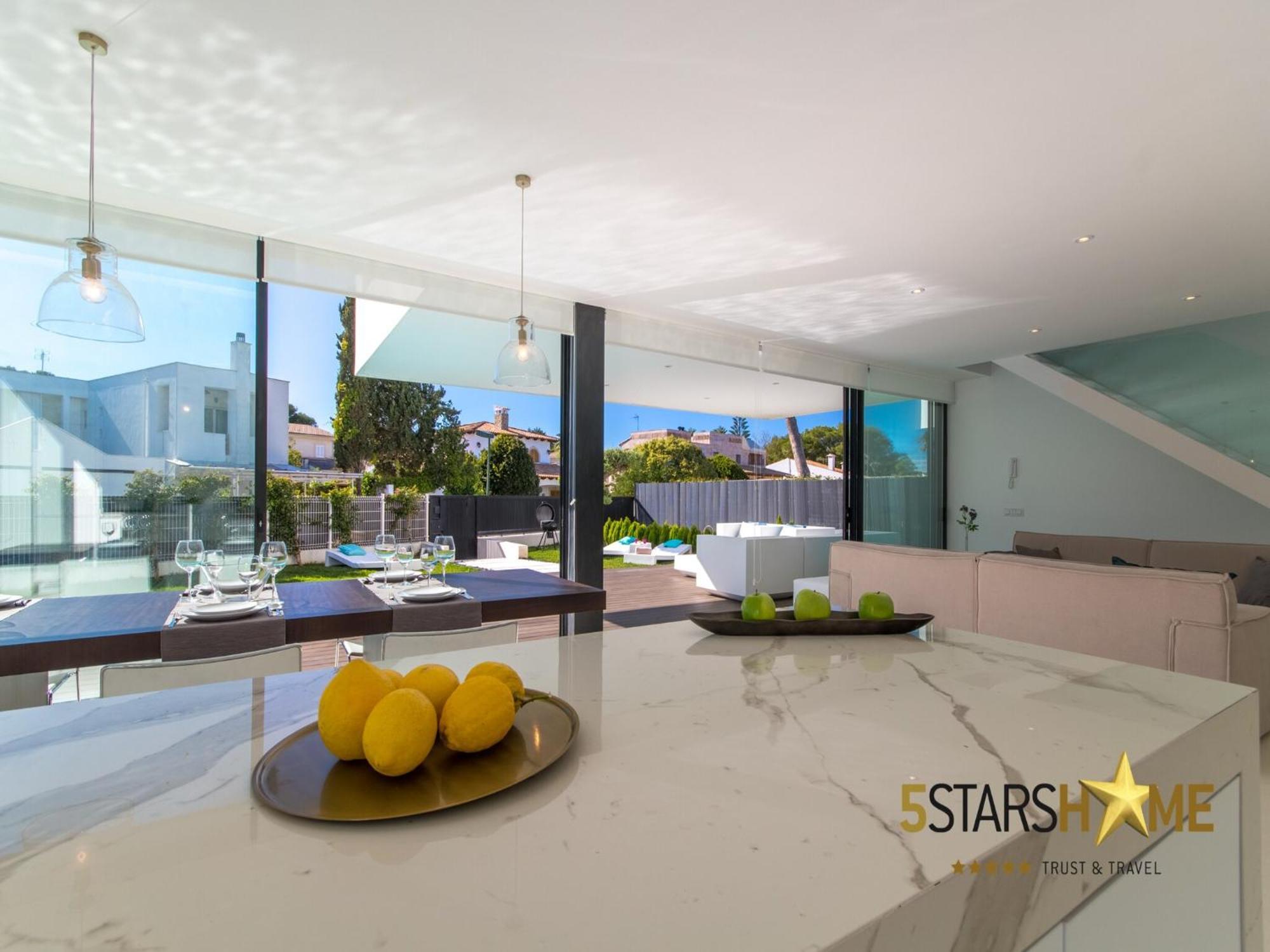 Villa, 180m To Sandy Villa