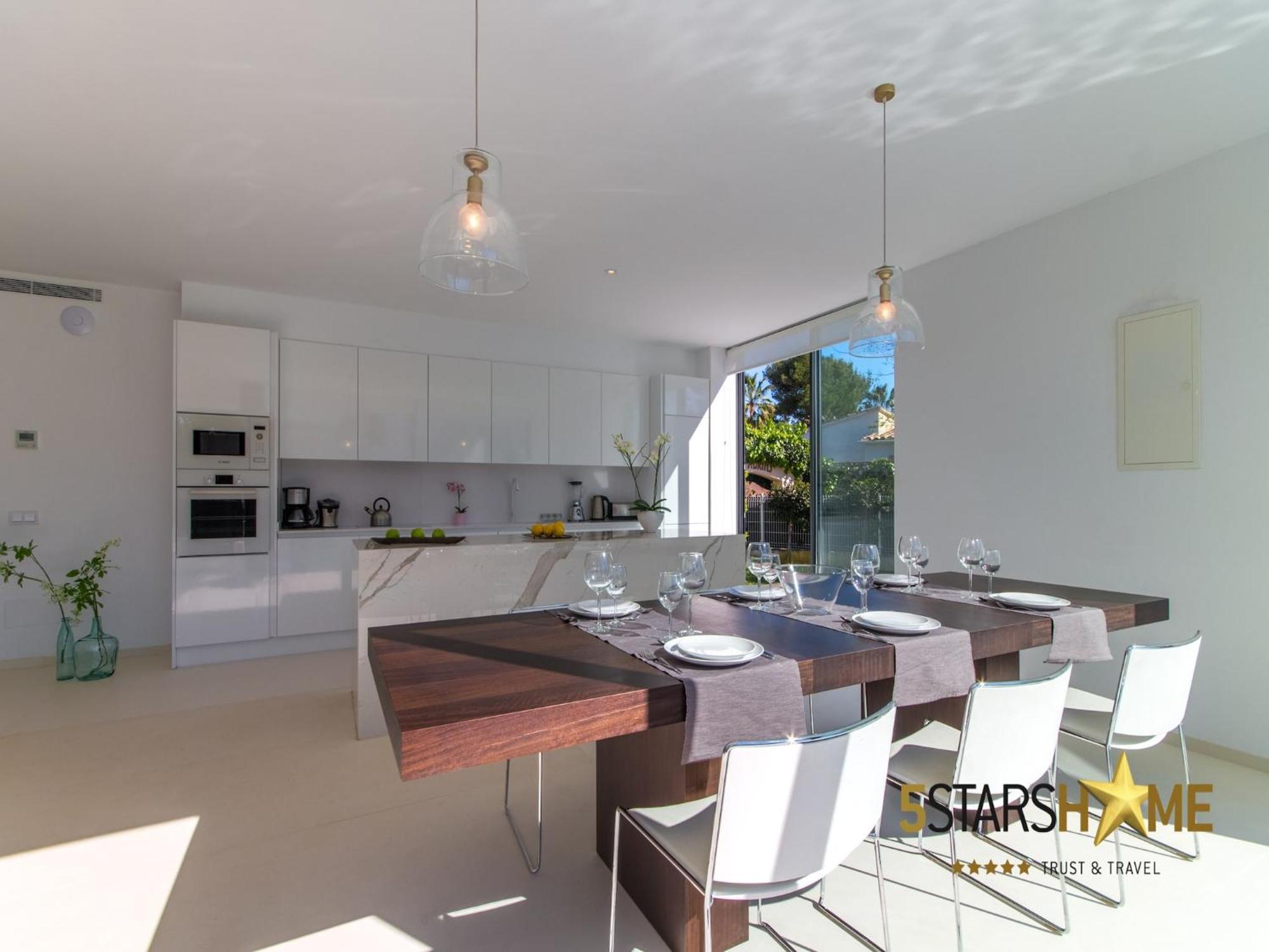 Villa, 180m To Sandy Villa