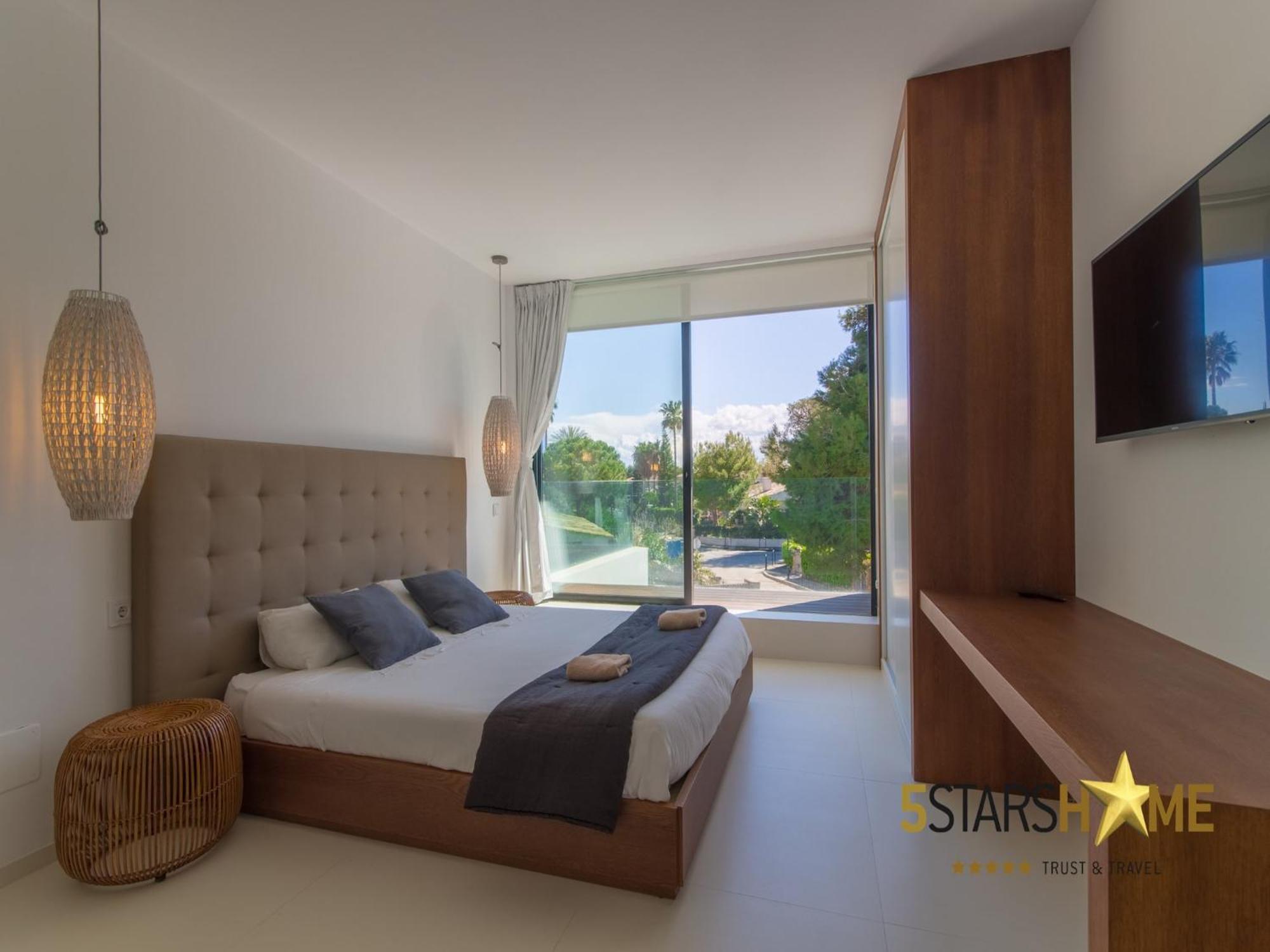 Villa, 180m To Sandy