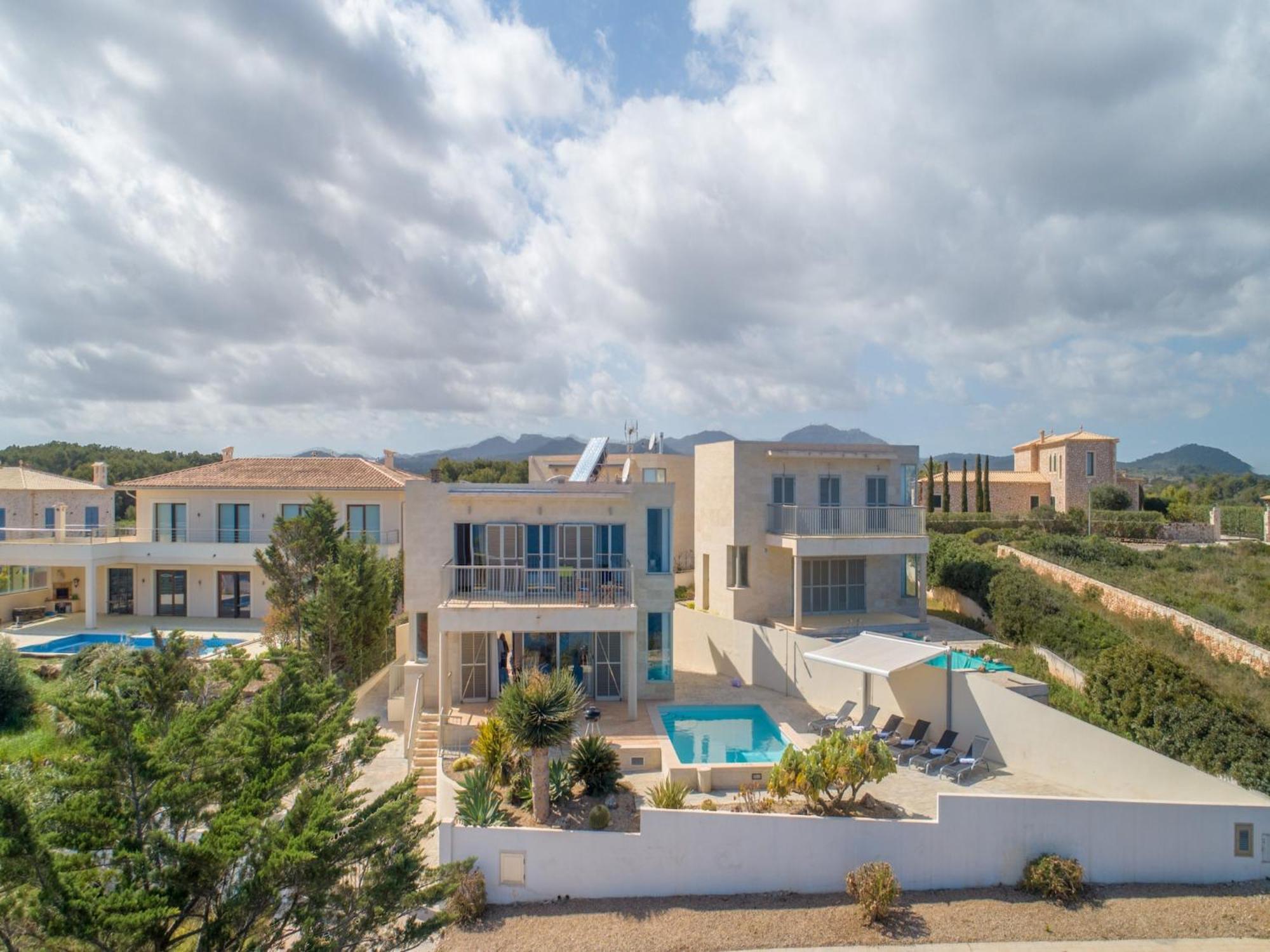 Charming For 6 Guests Villa