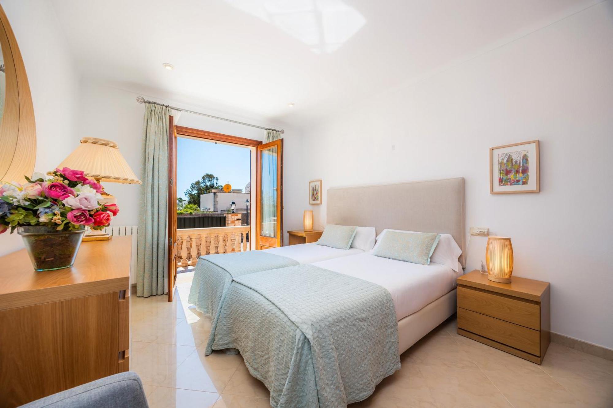 Copinya Blanca Villa