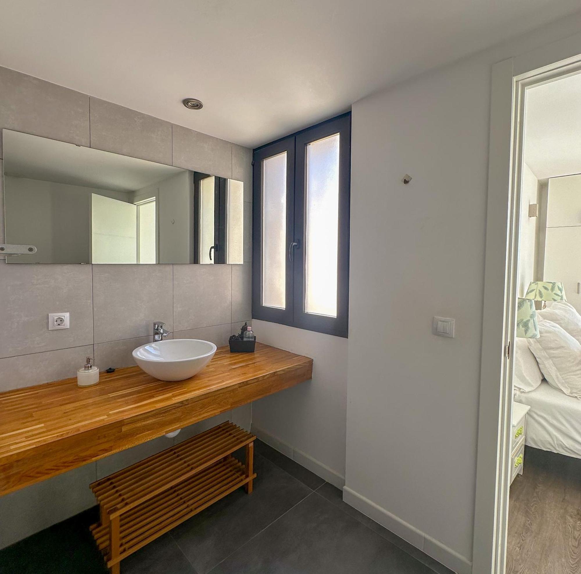 Moderna Con Piscina En