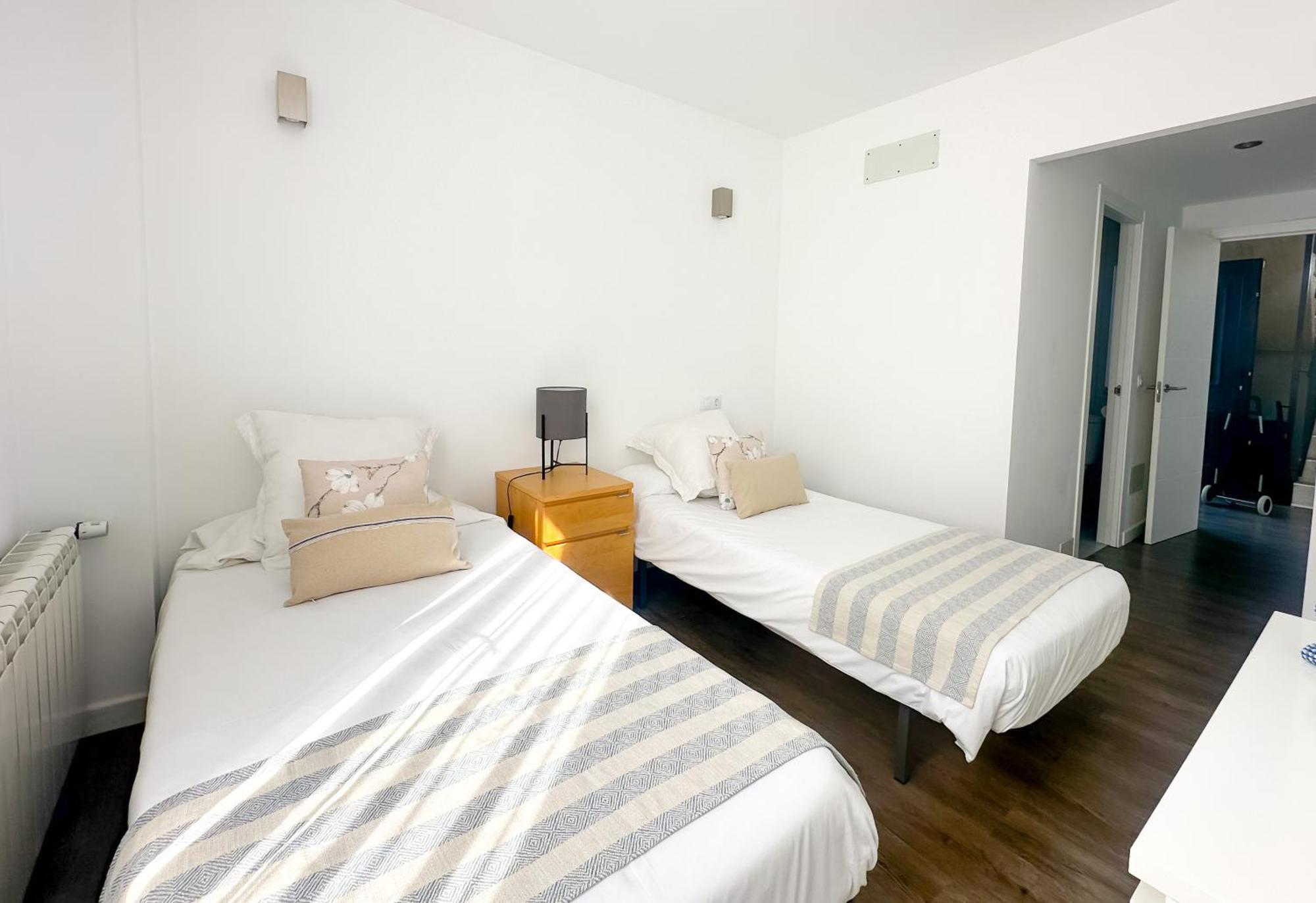 Moderna Con Piscina En Apartamento *