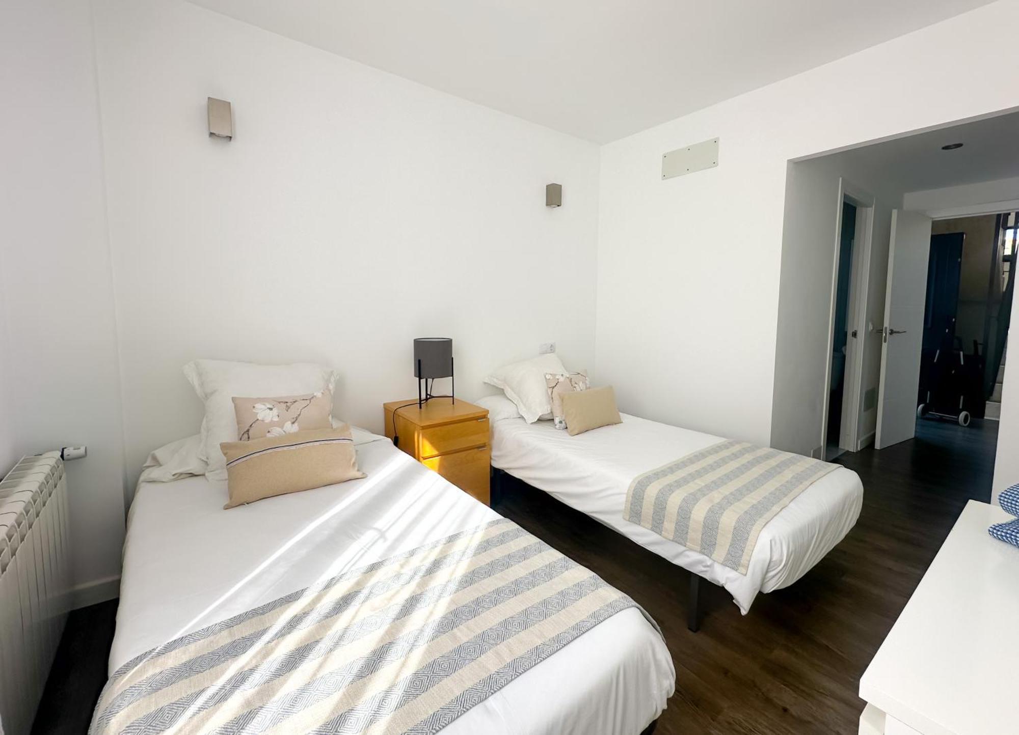 Apartamento Moderna Con Piscina En *