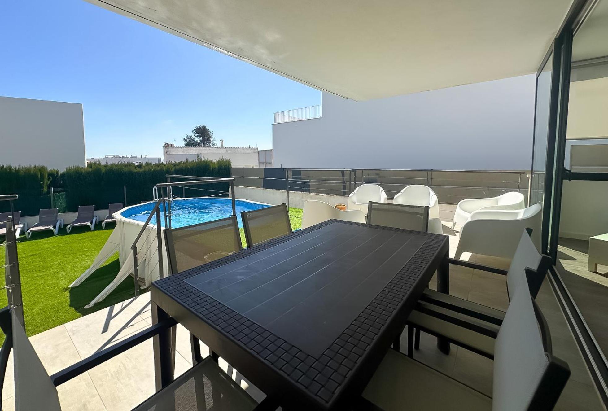 Moderna Con Piscina En Apartamento *