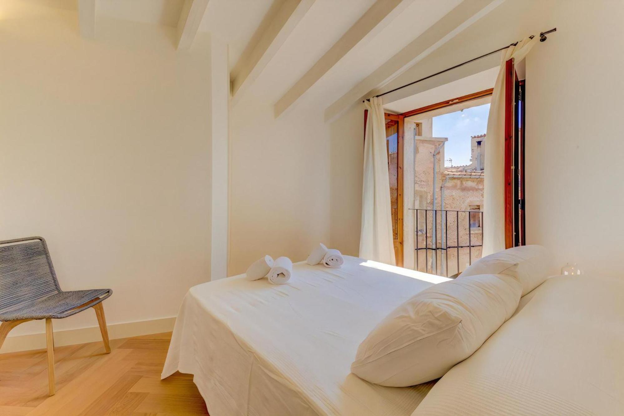 Charming Alicanti 4 Bedrooms Positioned In The Heart Of Old Town *