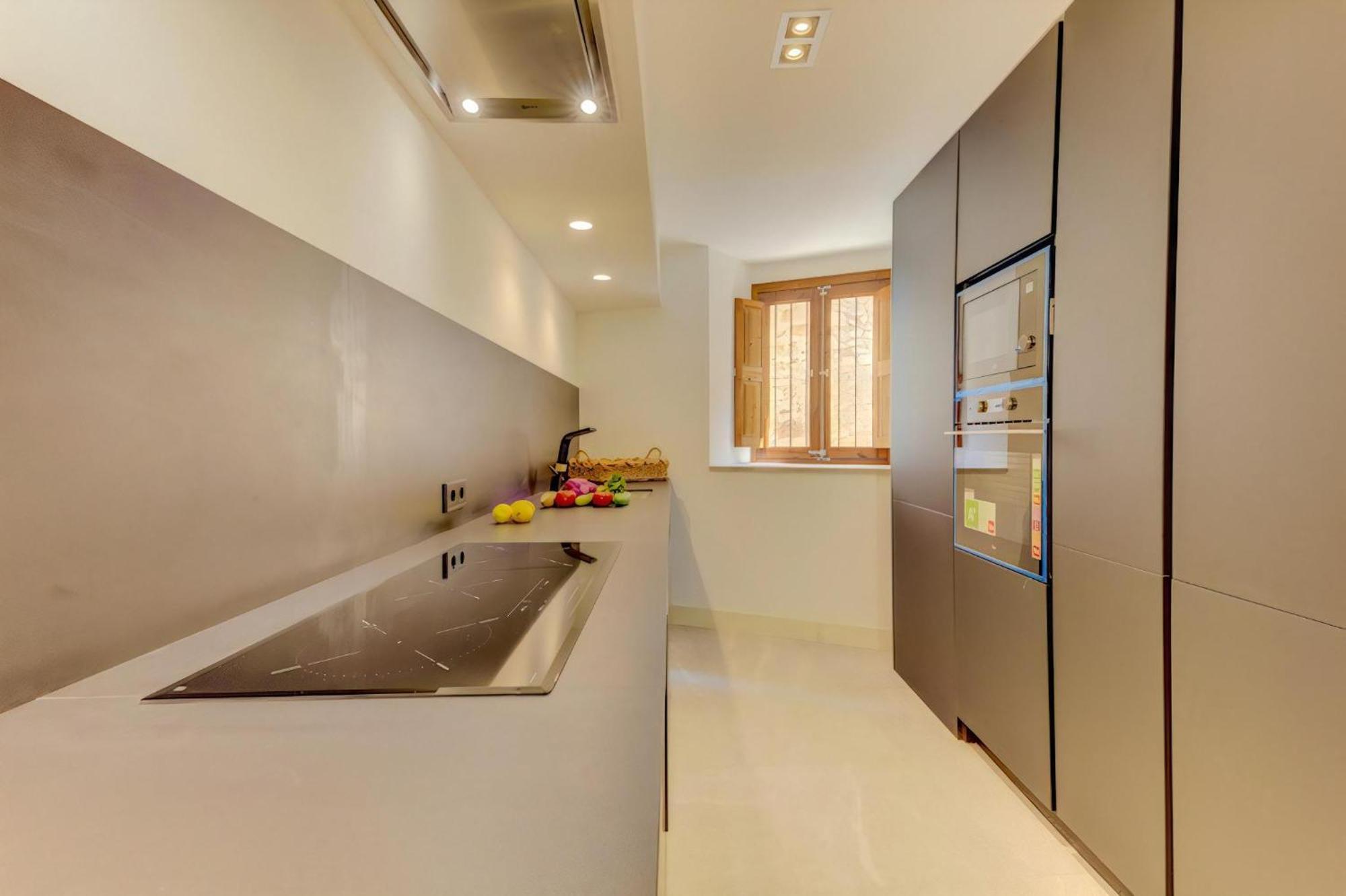 Charming Alicanti 4 Bedrooms Positioned In The Heart Of Old Town Villa