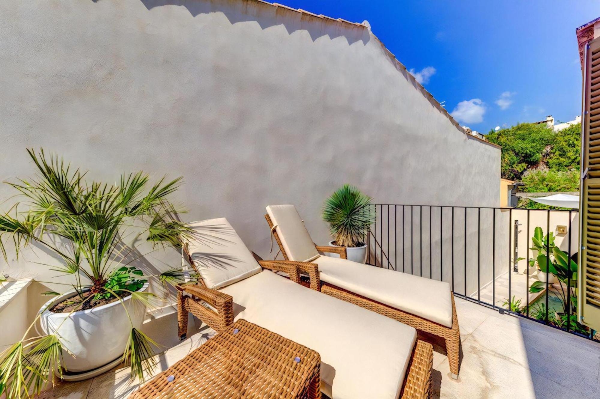 Villa Charming Alicanti 4 Bedrooms Positioned In The Heart Of Old Town