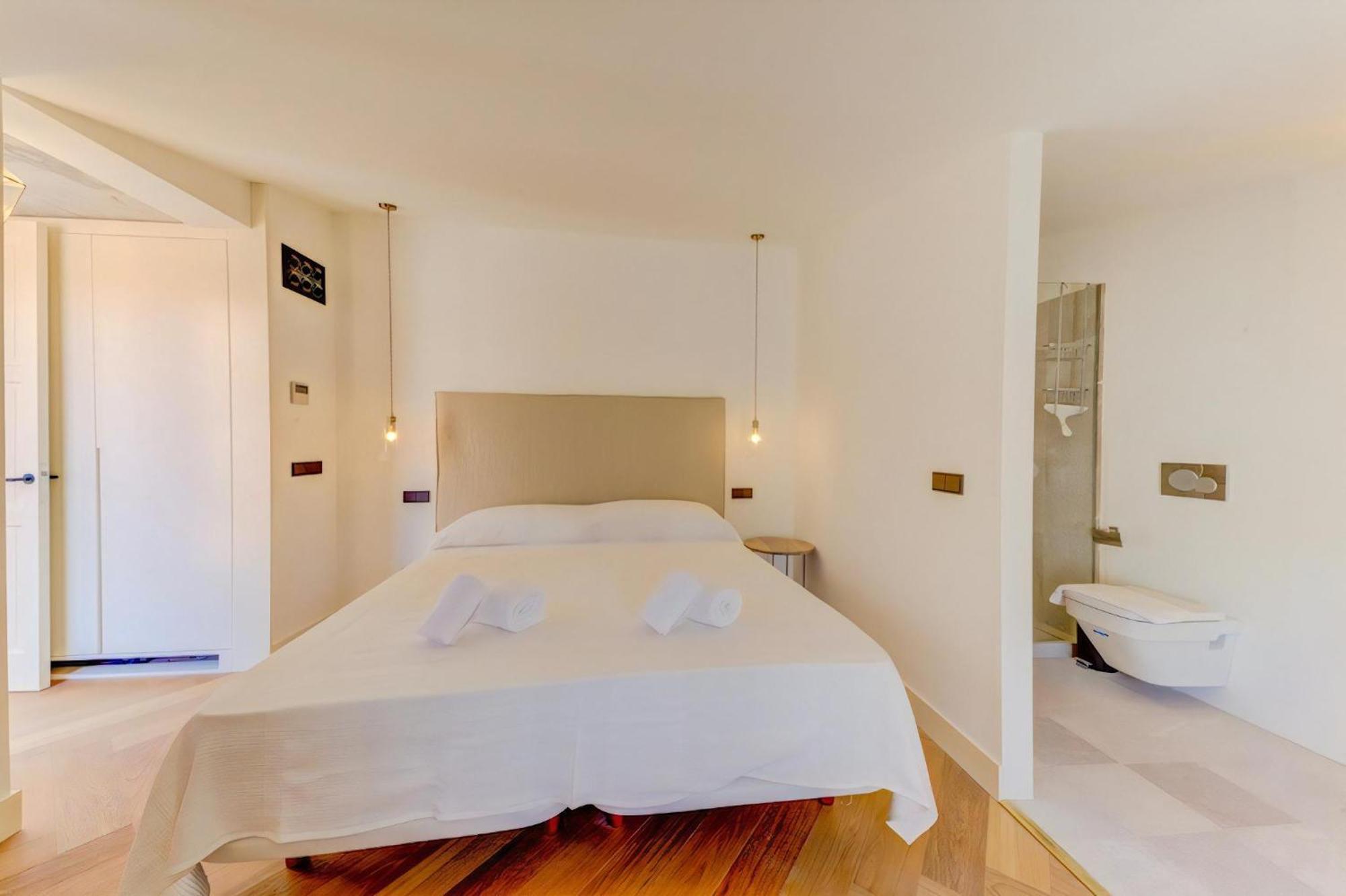 Charming Alicanti 4 Bedrooms Positioned In The Heart Of Old Town Villa *