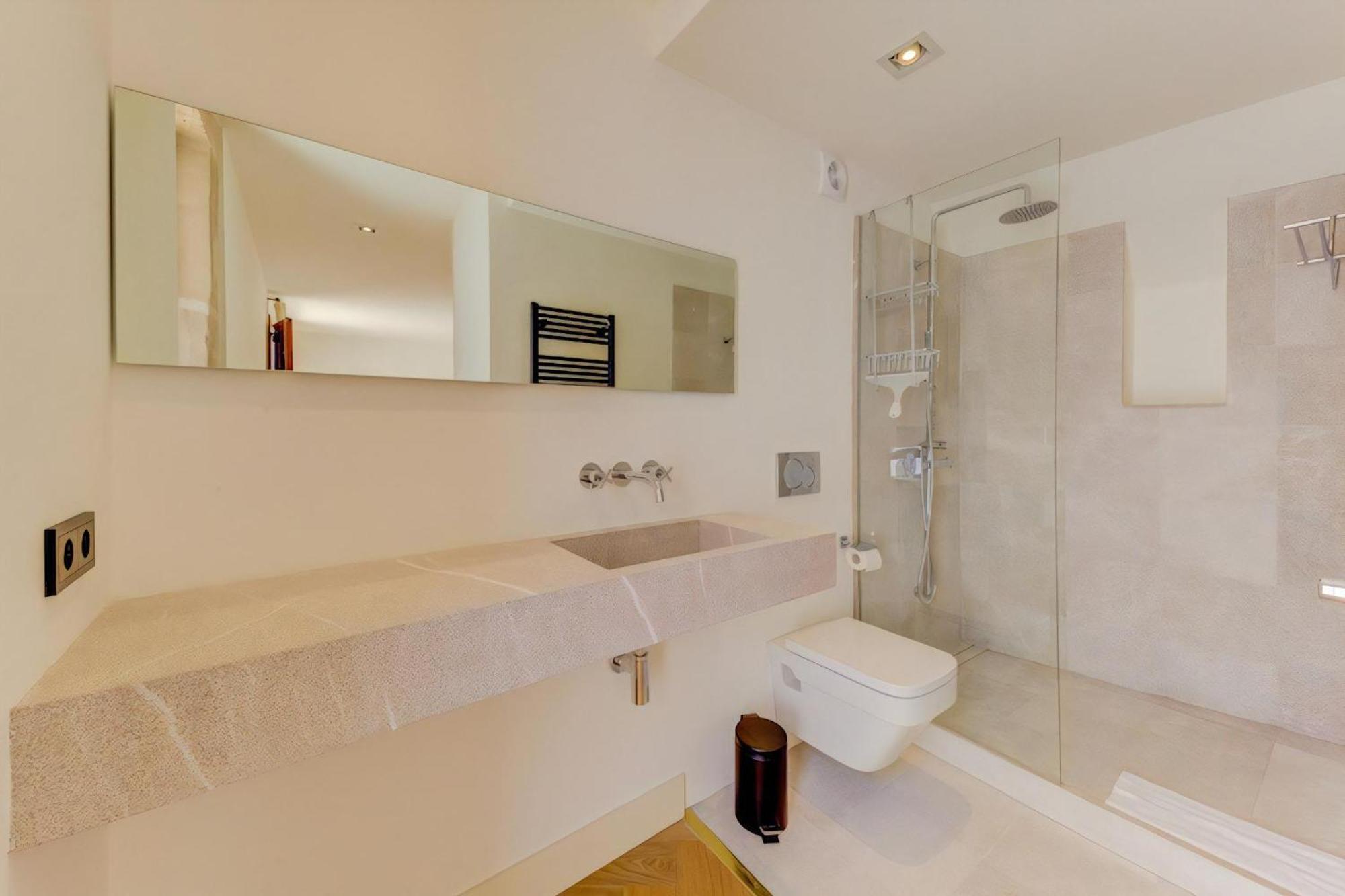 Charming Alicanti 4 Bedrooms Positioned In The Heart Of Old Town Villa