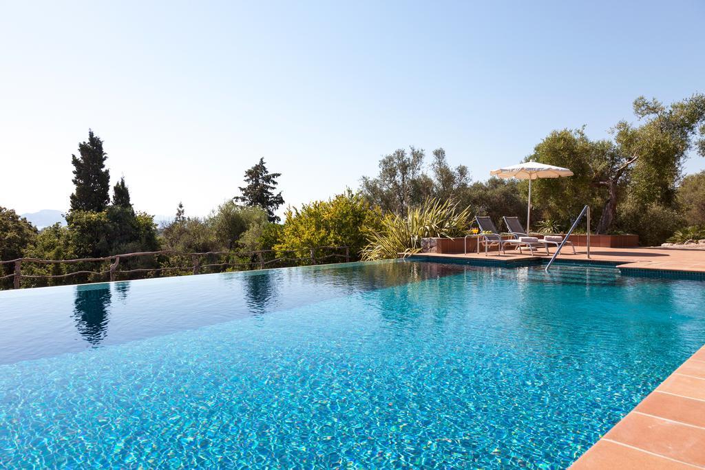 Llenaire Hotel