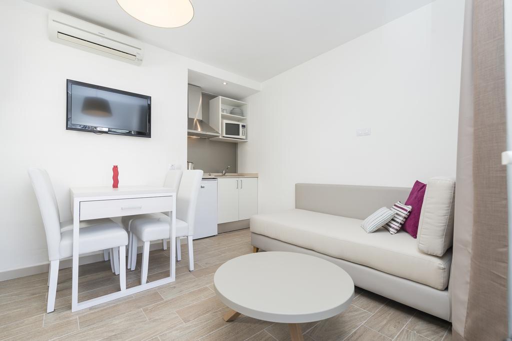 Apartahotel Ferrer Janeiro Puerto de Alcúdia