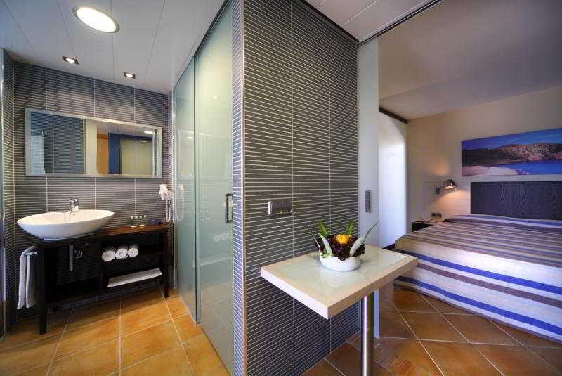 Hotel Occidental Cala Viñas 4*