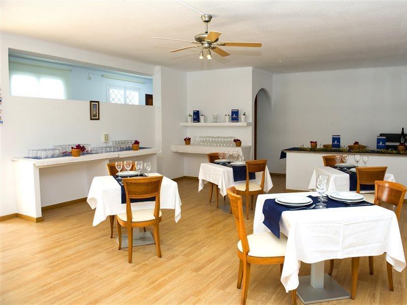 Es Nautico Apartahotel 2*