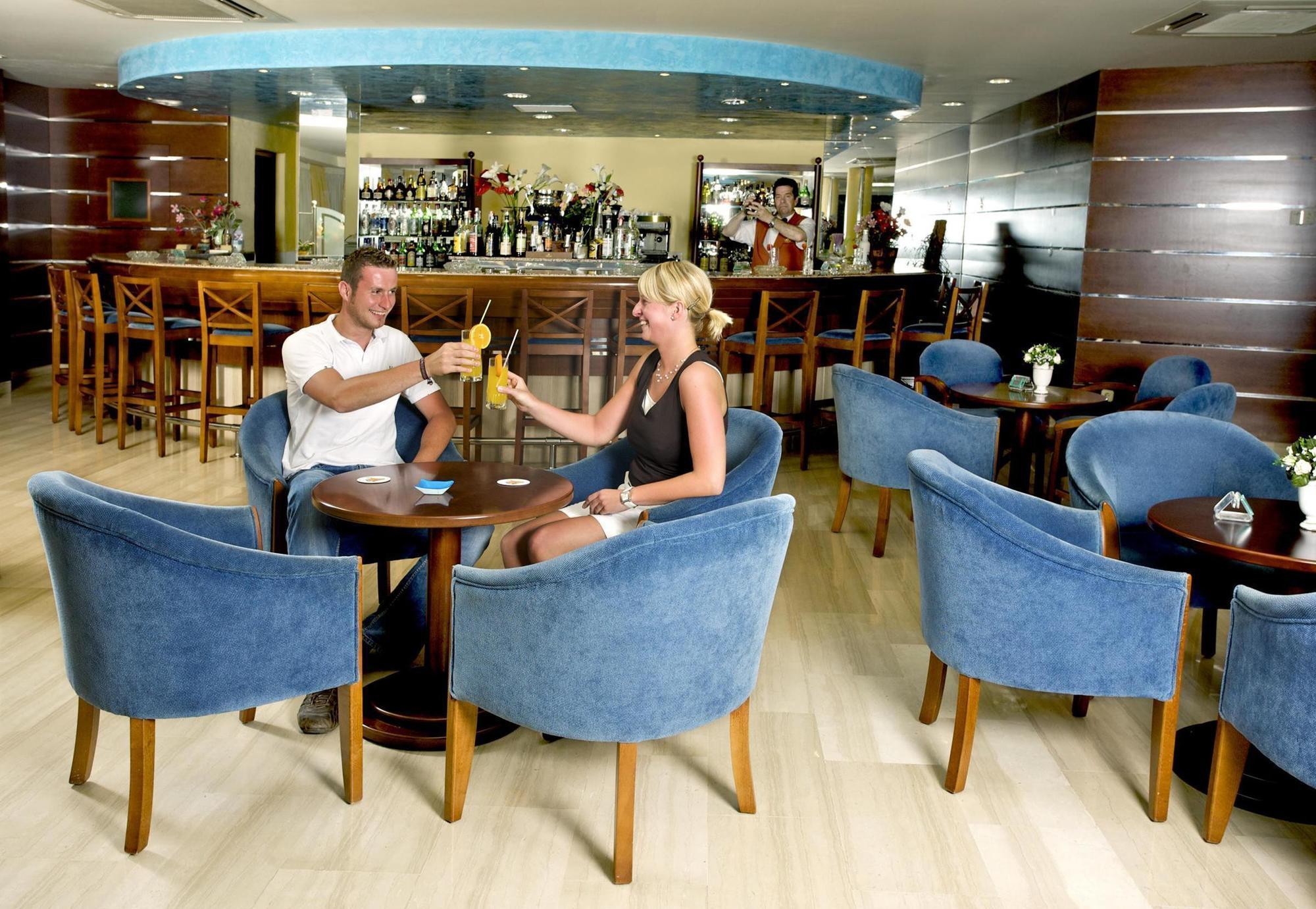 Y Apartahotel 4*