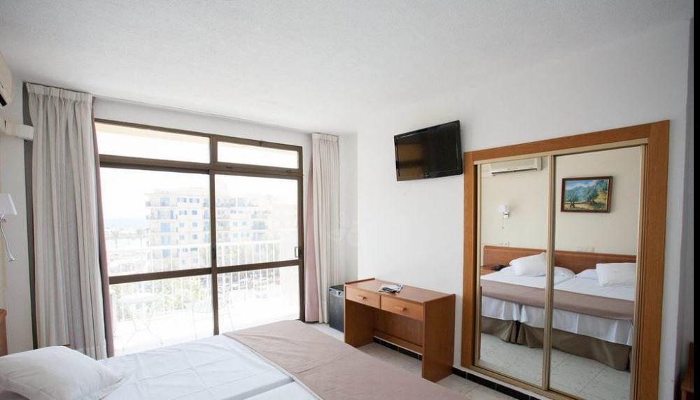 Amic Miraflores 3*