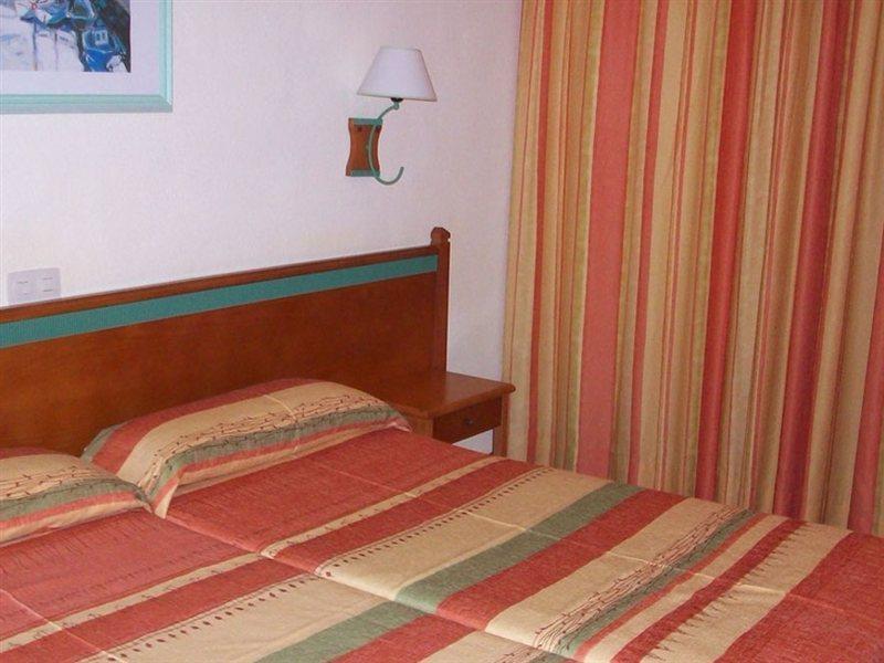 Universal Laguna 4*