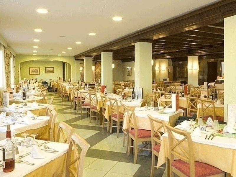Universal Laguna 4*