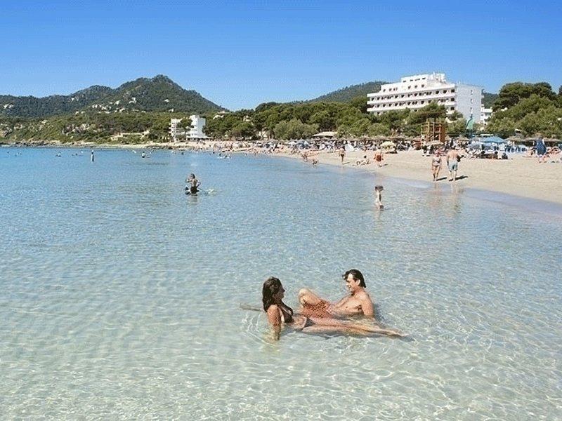 Universal Laguna 4*