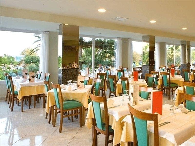 Universal Castell Royal Hotel 4*