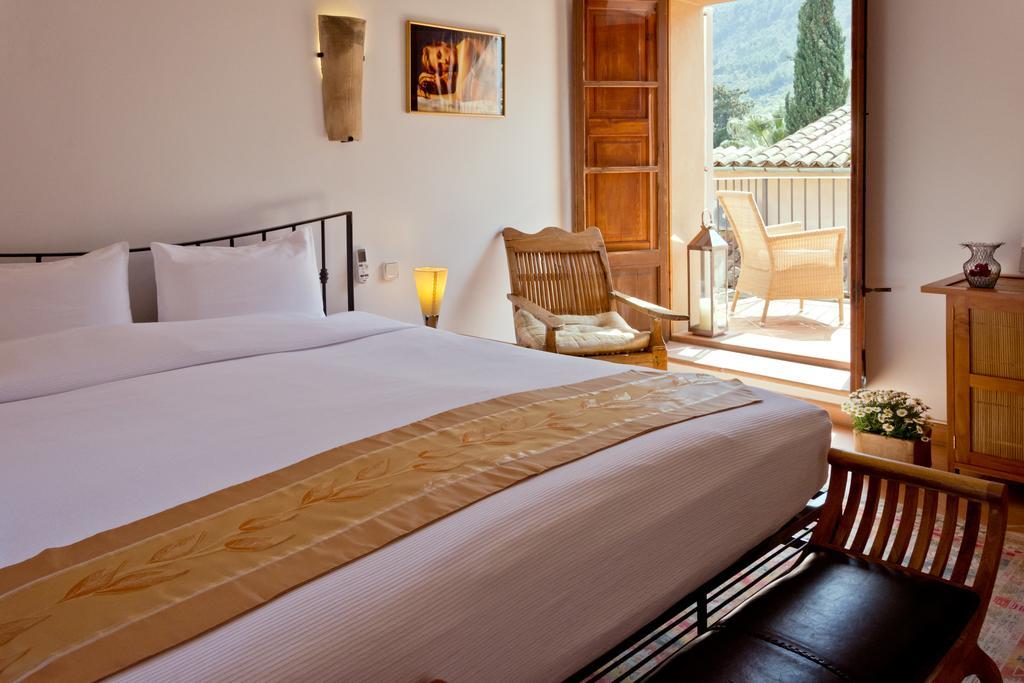 Roses Hotel