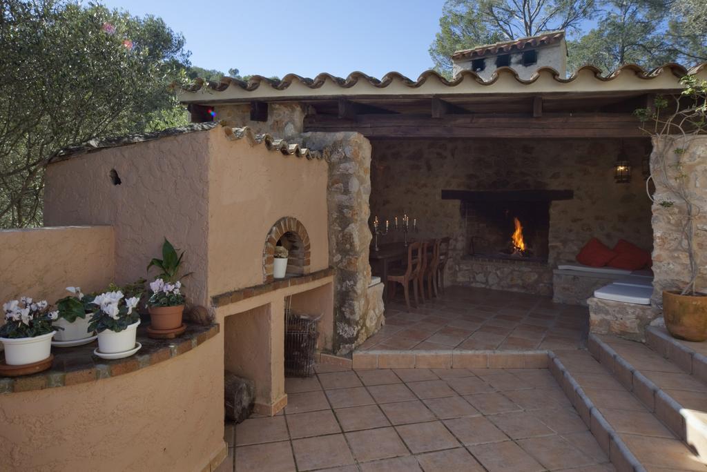 Magdalena Villa *