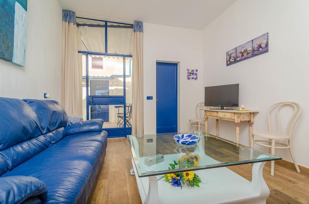 Yourhouse Es Comellar