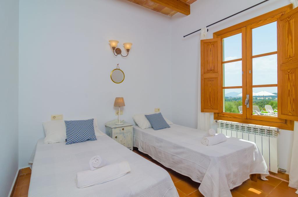 Villa Son Mora *