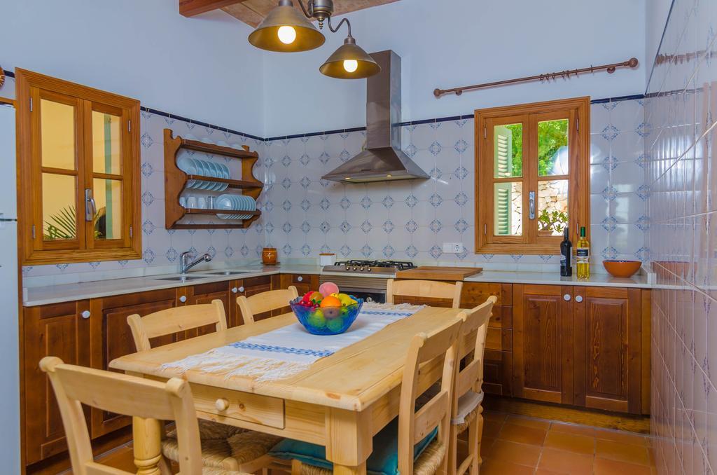 Son Mora Villa *