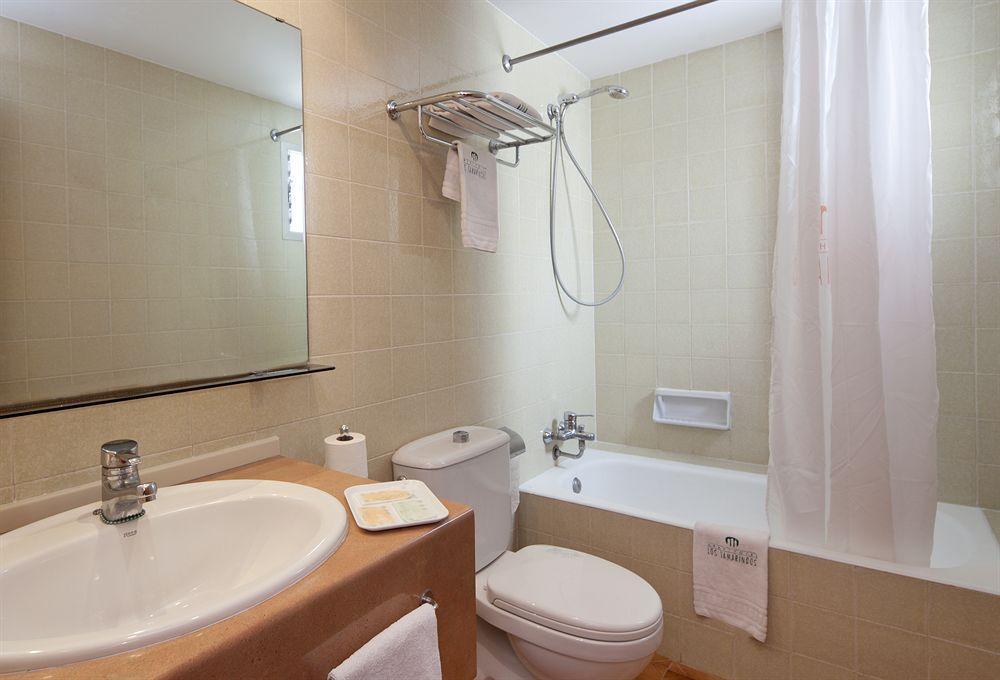 Apartahotel Ferrer Tamarindos 3*