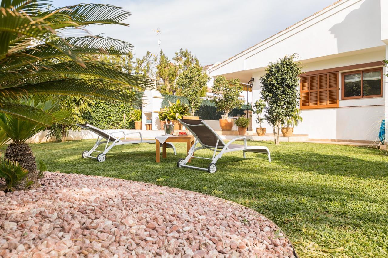 Villa Margarita Pins