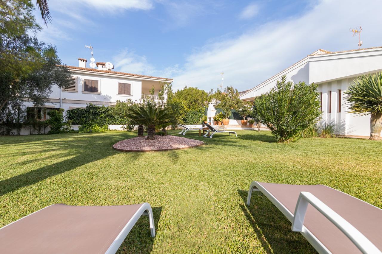Villa Margarita Pins