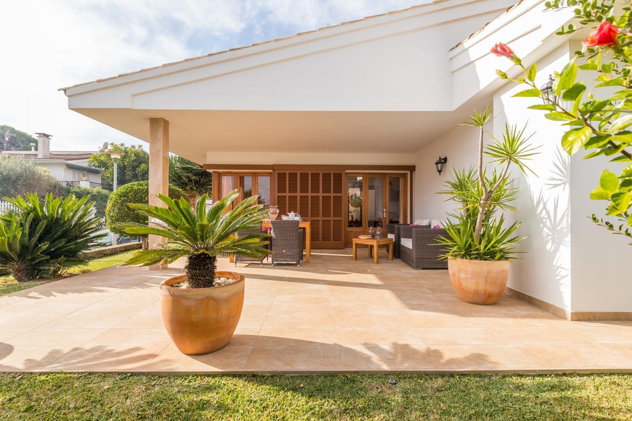Villa Margarita Pins