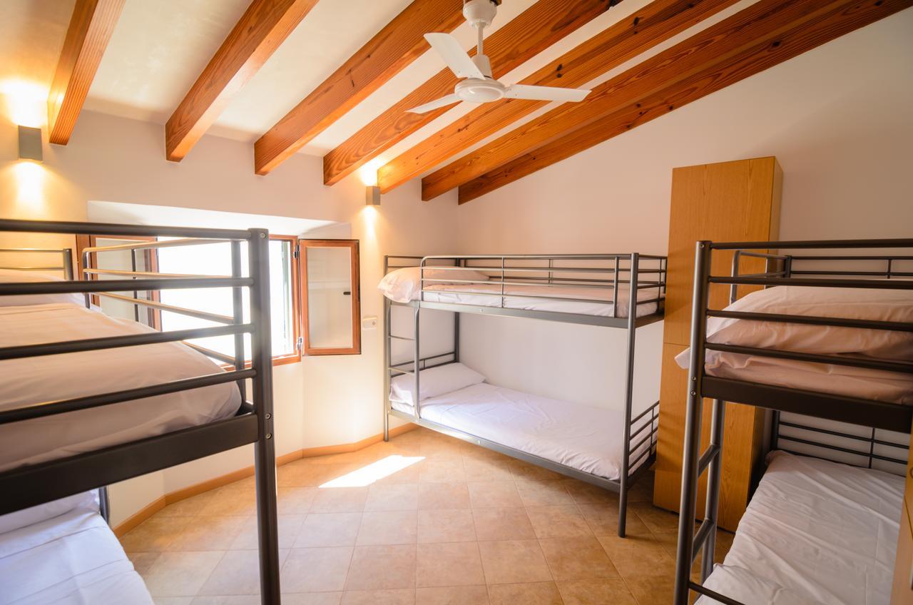 Hostal Embat - *