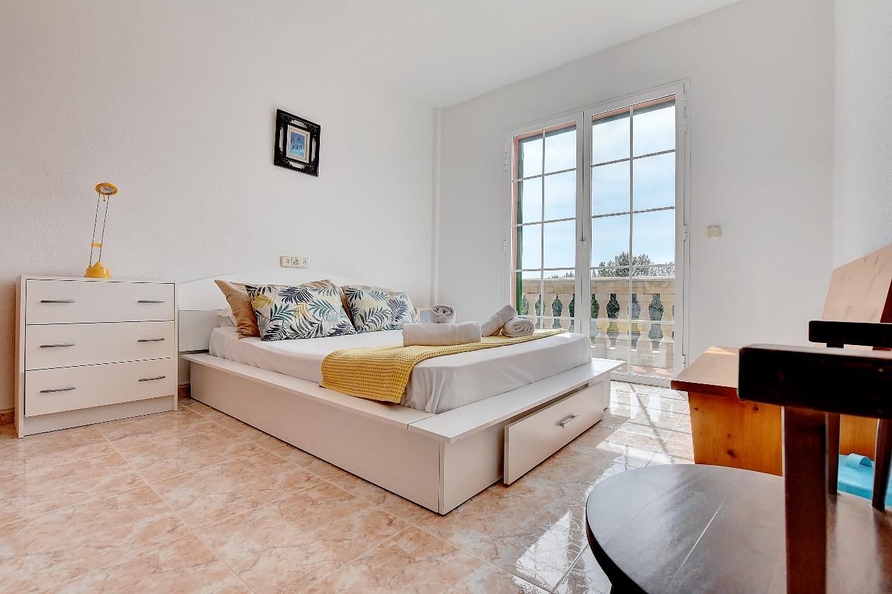 Villa East *