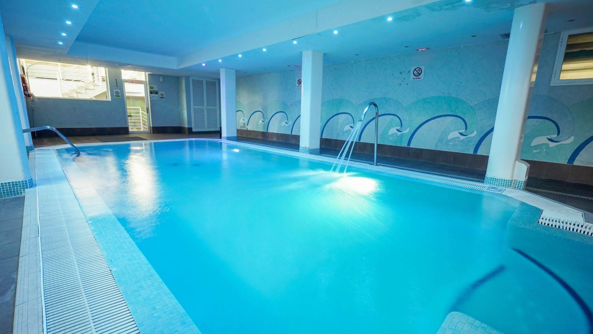 Houm Nets - Adults Only 2*