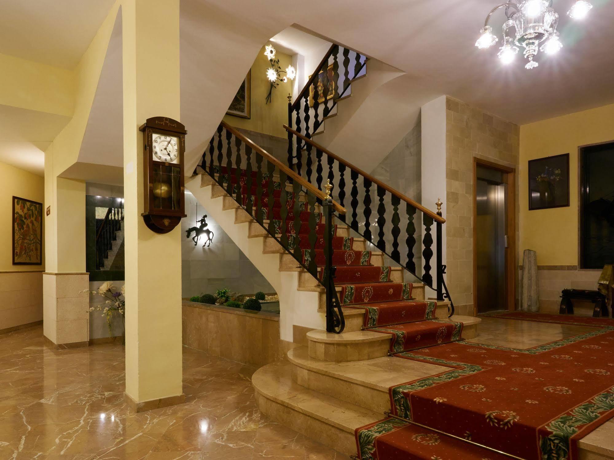 Petit Cala Fornells Hotel