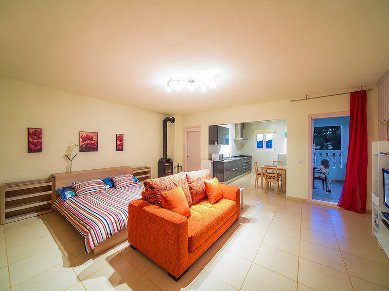 240e - One Bedroom 2*