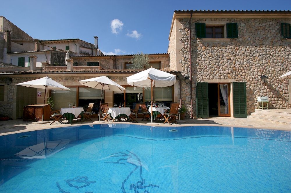 Hotel De Lluc