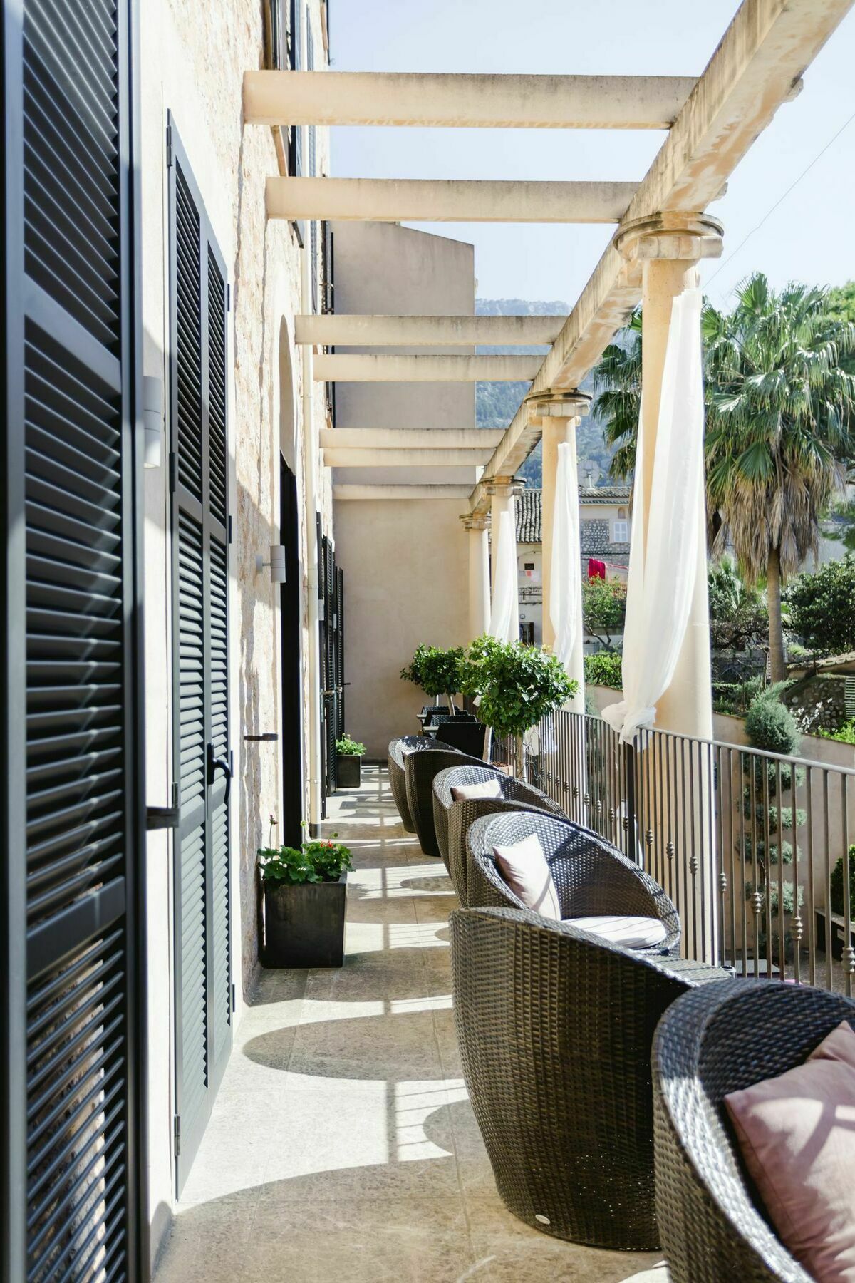 L'avenida Hotel 4*