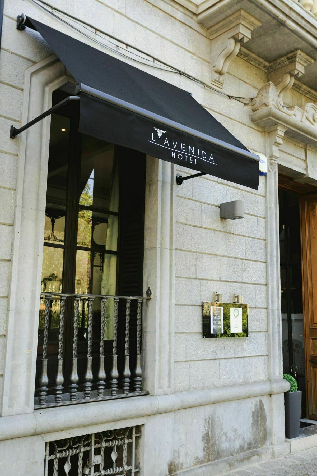L'avenida Hotel 4*
