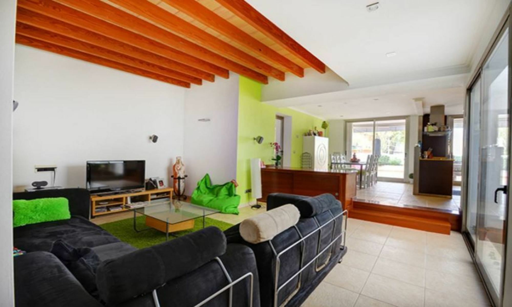 Maura Villa