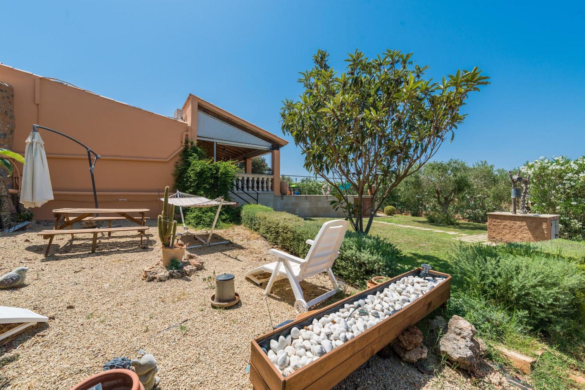 Roca Villa Costitx (Mallorca)