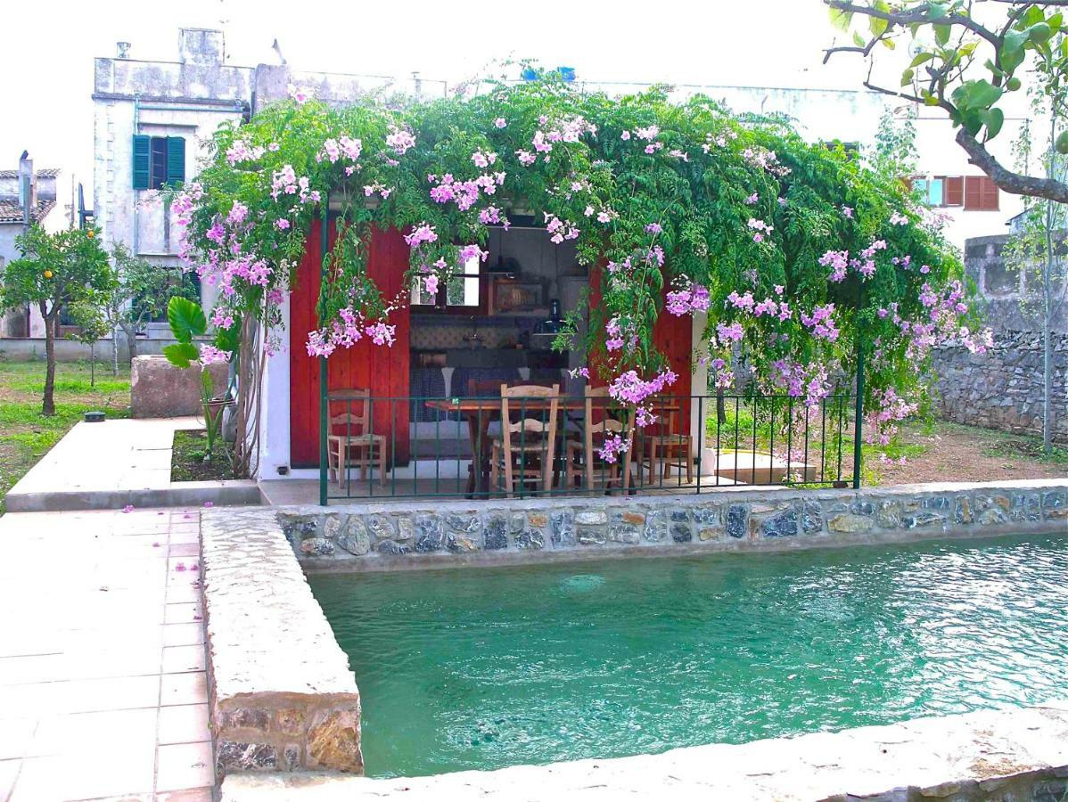 Cas Canonge Con Jardín Y Piscina